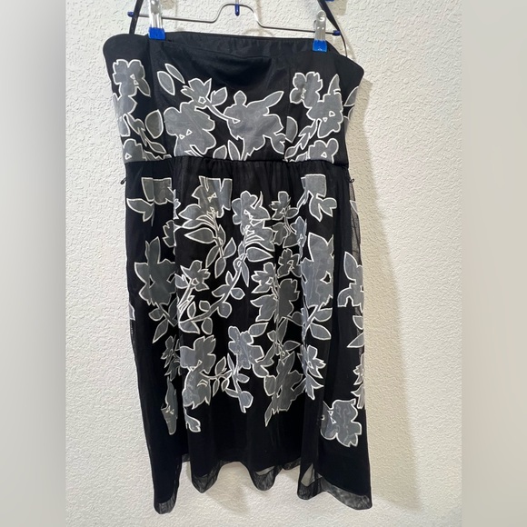 White House Black Market WHBM Strapless Black and Grey Floral Dress 12 - Picture 6 of 8